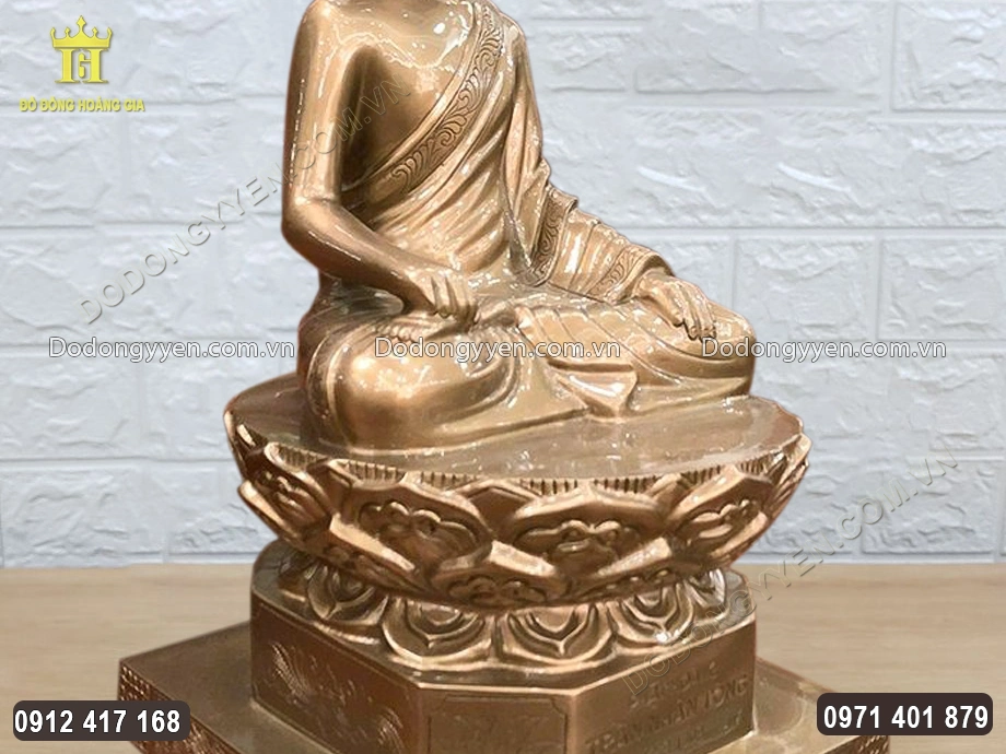 To&agrave;n bộ bề mặt được l&agrave;m m&agrave;u uy nghi&ecirc;m